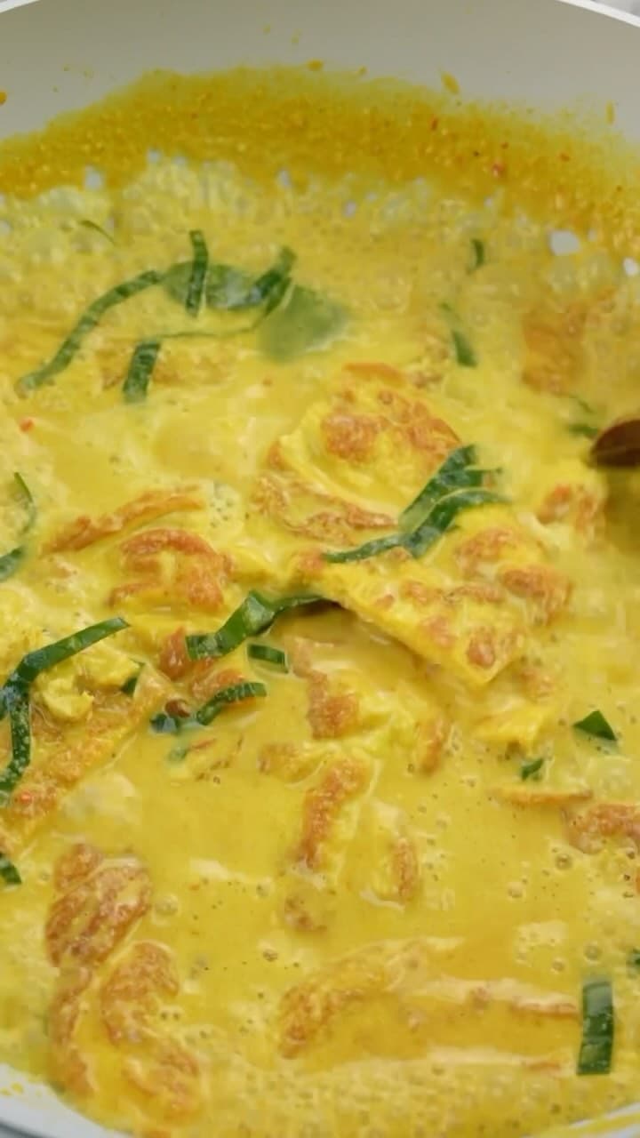 Telur Dadar Masak Lemak Cili Api thumbnail